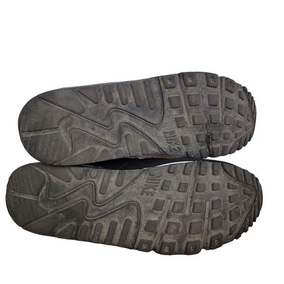 Athletic_Shoes